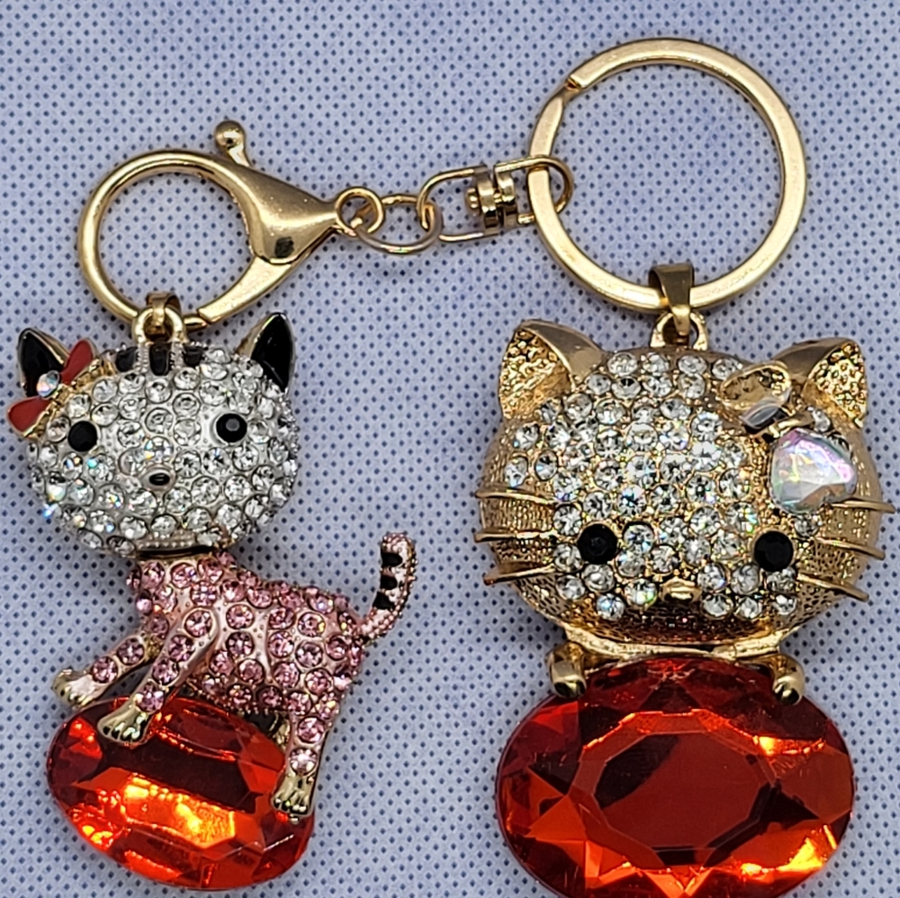 Rhinestone keychain with swivel and clasp.